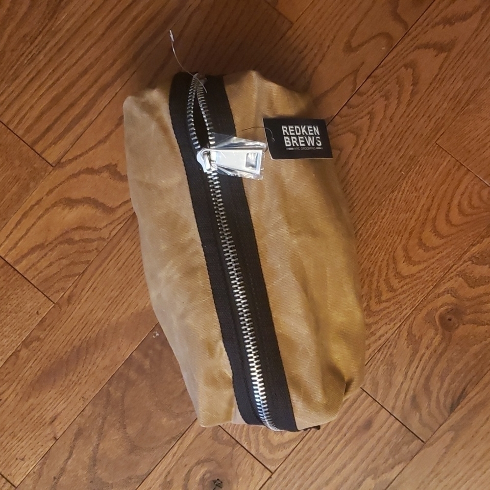 𝅺redken brews NYC Grooming bag or toiletry bag.